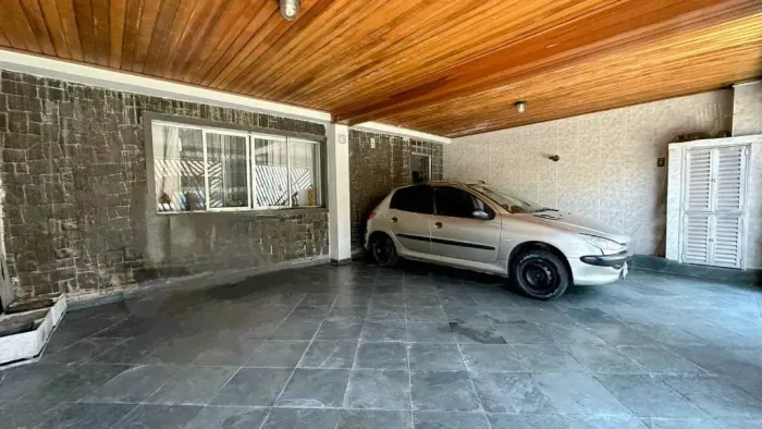 Casa à venda no bairro Parque Continental em São Paulo - 4 dormitórios e 3 garagens