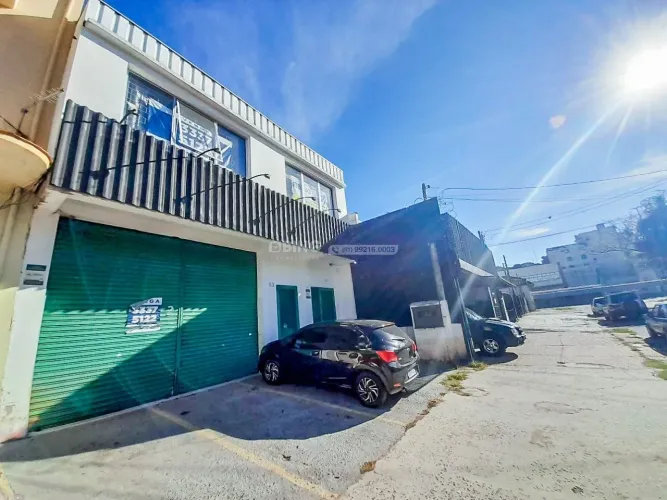 Depósito para locação com 367m², 02 andares, 02 salas, 03 banheiros e 03 vagas, no São Ger