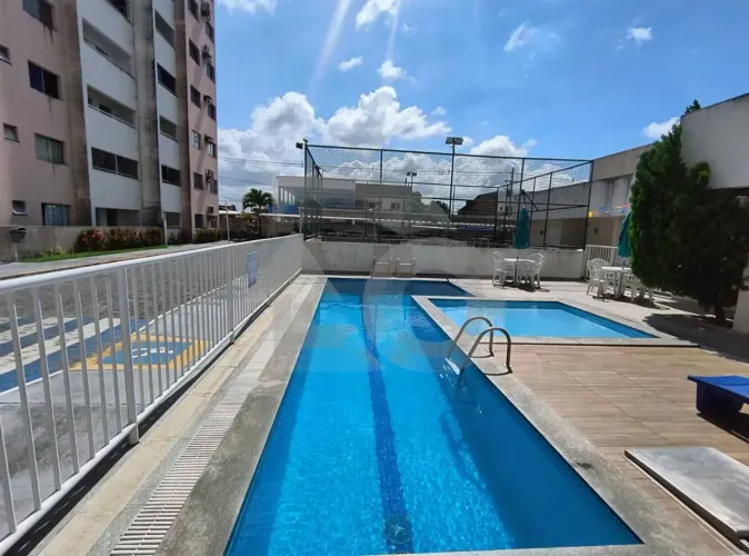 Apartamento com 2 Quartos, Varanda e Garagem no Horto das Rosas