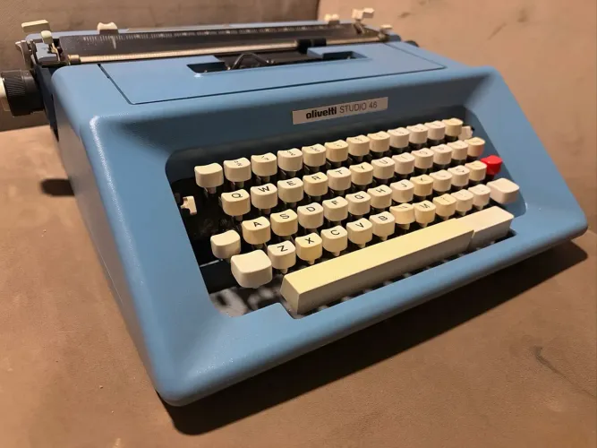 Máquina De Escrever Olivetti Studio 46 - Datilografia Antiga