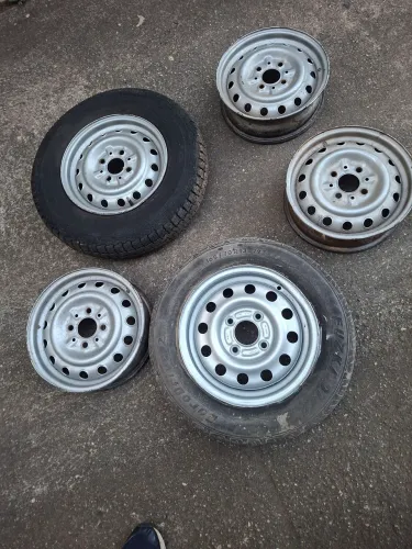 Cinco rodas originais do fiat 147