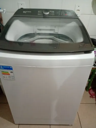 Vende se máquina de lavar roupa 2.500 semi nova . 15. *