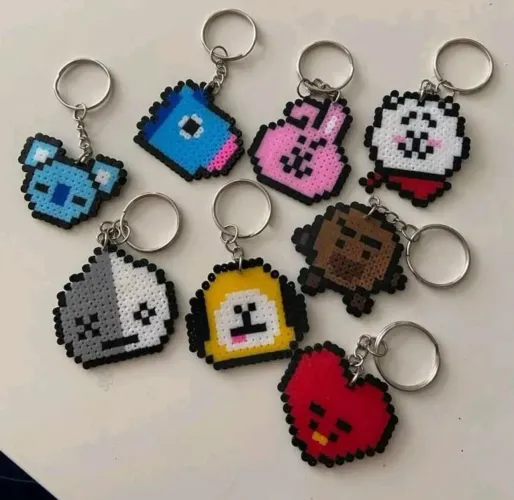 Chaveiro BTS em Pixel Art