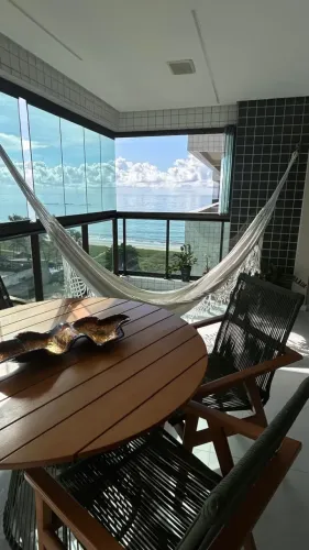 Apartamento à Beira-mar com 3 Quartos e Varanda no Edifício Gran Marine