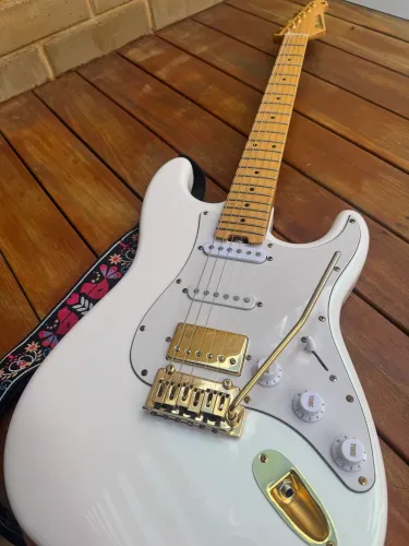 Guitarra Studebaker Skyhawk Hss asato style