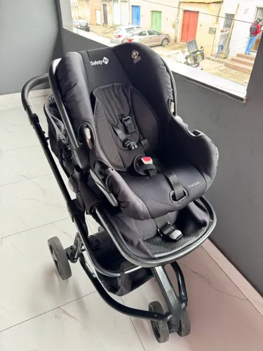 VENDE-SE CARRINHO ACOMPANHADO DE BEBÊ CONFORTO SAFETY