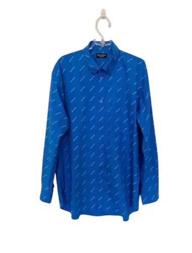 camisa de manga longa Balenciaga All Over Logo na cor azul vibrante.