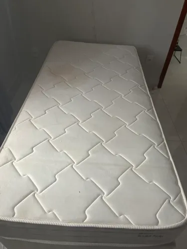Cama e colchão solteiro semi nova 