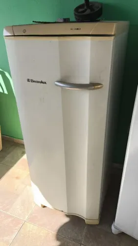 FREEZER ELETROLUX 180 LITROS R$ 500,00