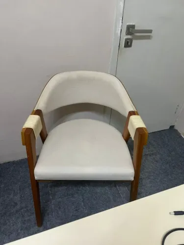 Poltronas Belíssima de madeira 
