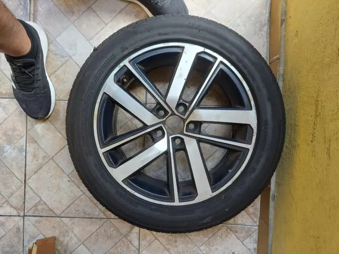 Jogo de 4 rodas de liga leve aro 16 + 5 pneus Itaro 195/55 R16
