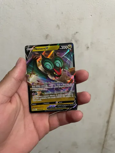 Carta Pokémon Noivern V edição Sword & Shield