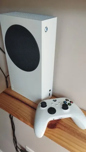 Xbox Séries S pouco usado