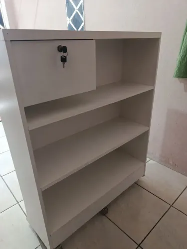 Balcão ideal pra loja com chave.