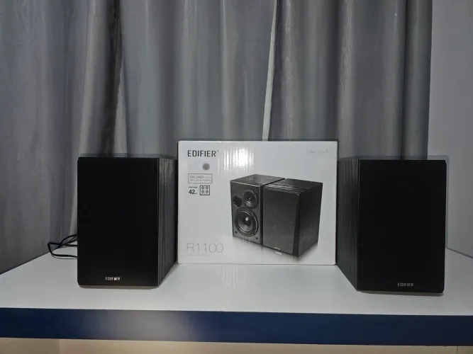 MONITOR DE ÁUDIO R1100 BIVOLT 42RMS EDIFIER PRETO  