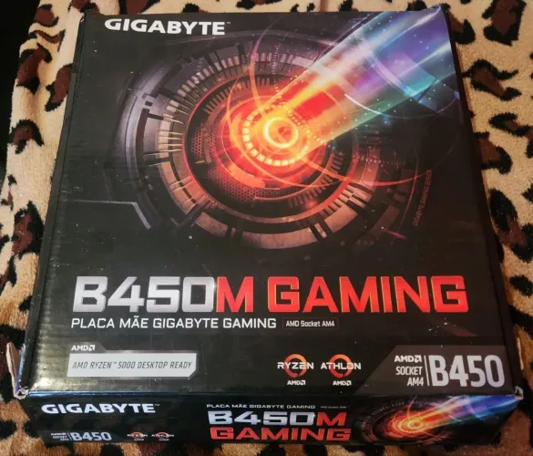 Placa mãe B450M Gaming Gigabyte AM4.Semi nova funcionando 100% , R$300,00.