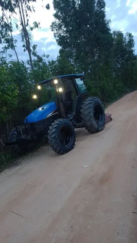 Trator New Holland 75 cv