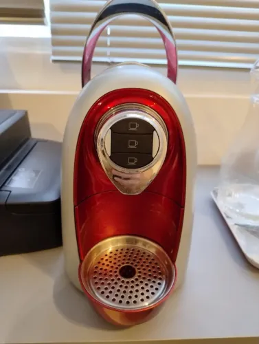 Cafeteira Modo 3 corações vermelha
