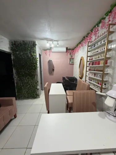 Vendo material de salão todo perfeito( espaço é alugado )