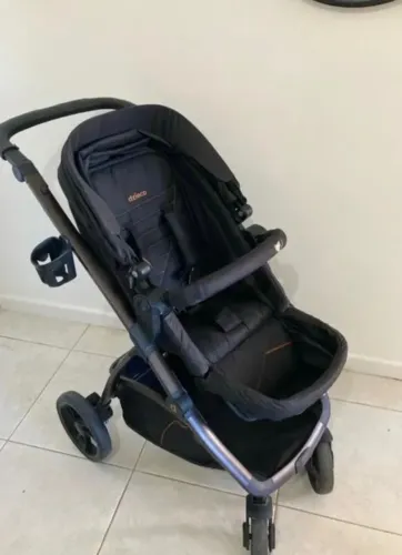 Carrinho Moisés + bebê conforto 