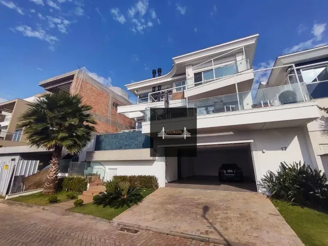 Casa condomínio fechado no Estreito!