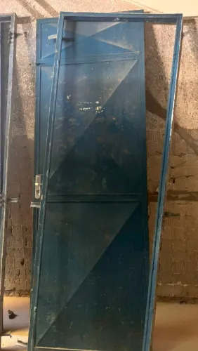 Porta com aduelas