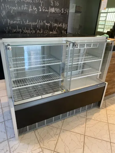 Vitrine Quente/Frio Gelopar GQEA-140R - 220V