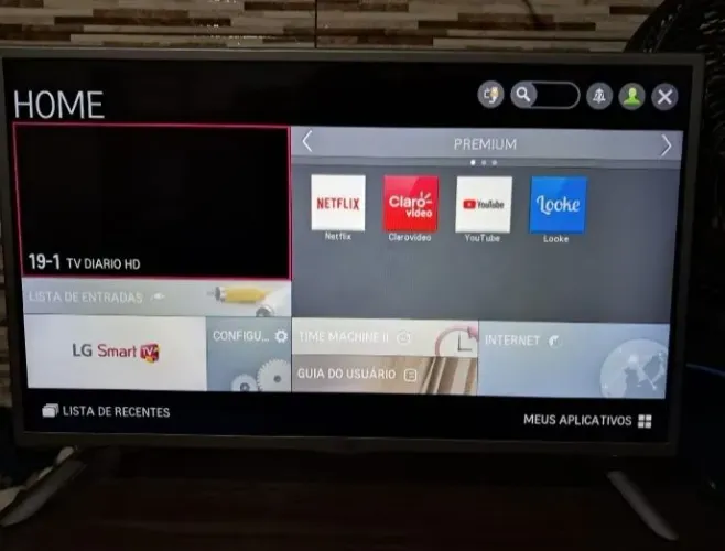 Tv lg 32 polegadas smart só que não está entrando Netflix não sei por que só YouTube  