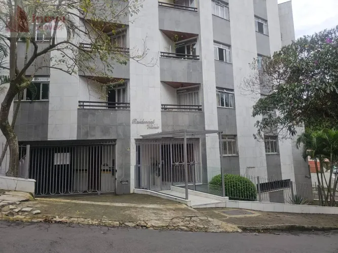 Belo apartamento com 2/4, vaga e área externa para alugar, 82 m² por R$ 1.250/mês - Passos