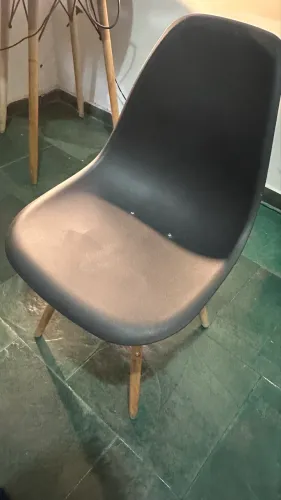 Vendo duas cadeiras novas, na caixa, não montadas