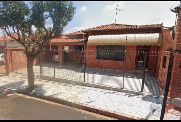 Venda de Casas / Padrão na cidade de Araraquara