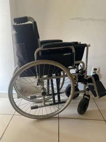 Vendo cadeira de rodas pouco usada