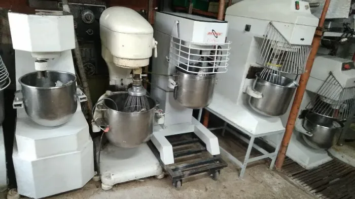 vendo varias batedeiras 40,20 litros