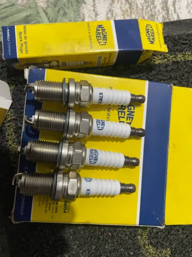 Jogo com 4 Velas de Ignição Magneti Marelli K7RTCMM - Novas