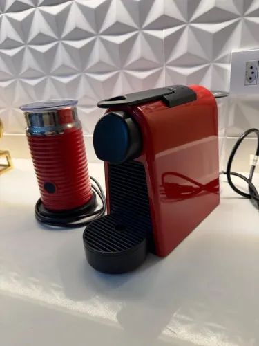 Nespresso Essenza mini 110v + Aeroccino 