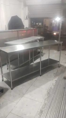 Bancada de 1.90x60 em aço inox