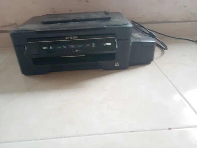 Vendo um impressora Epson L375 R$350 00 reais 