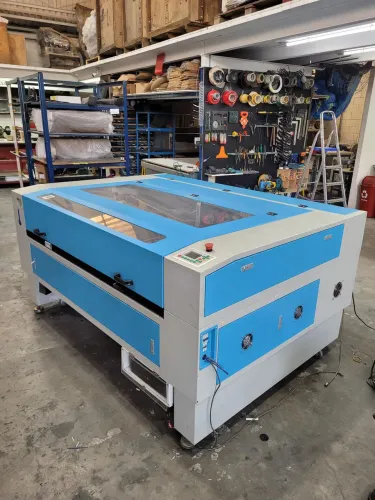 Maquina laser corte e gravação co2 150w 1610 usada em SP execelente estado.!.