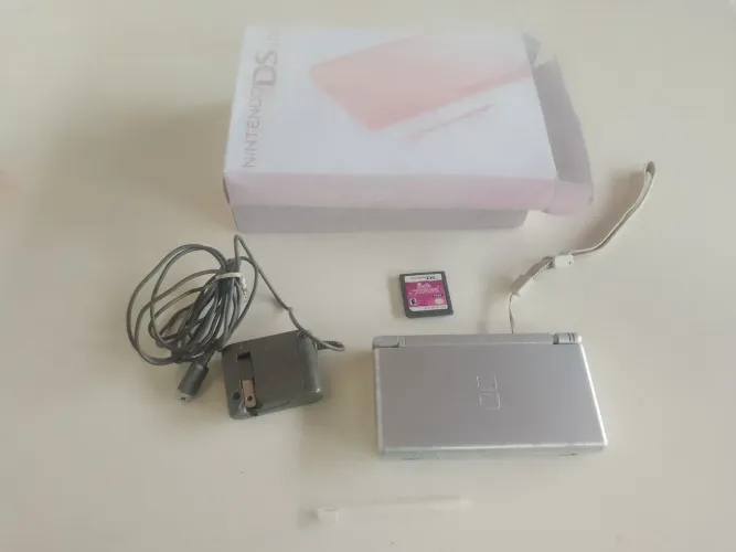 Nintendo DS Lite, com Carregador Original e Bateria Original 