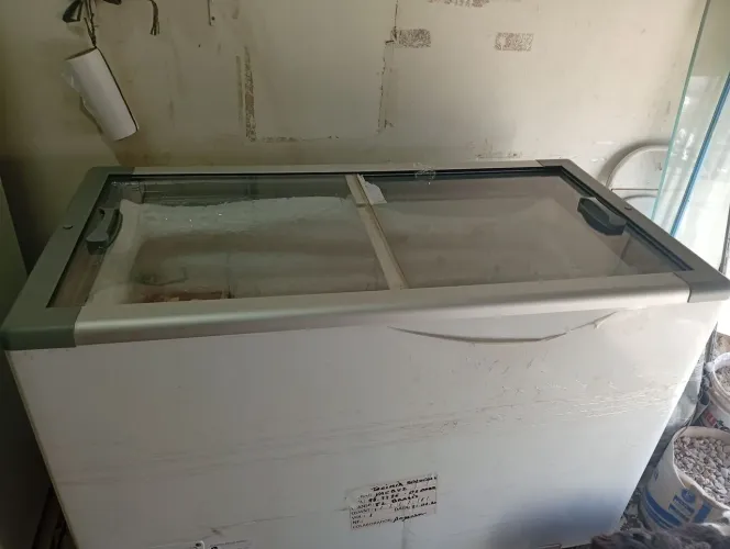 Vendo freezer horizontal expositor, em perfeito estado 
