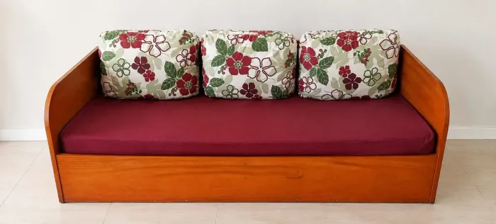 Cama de solteiro/sofa com bau e colchão d33