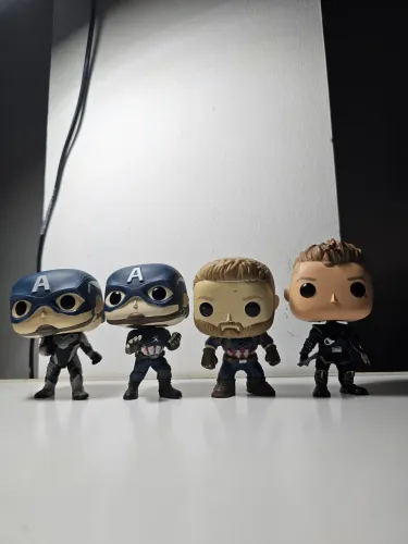 Funko Pop! Lote Marvel: 3 Capitão América e 1 Hawkeye.