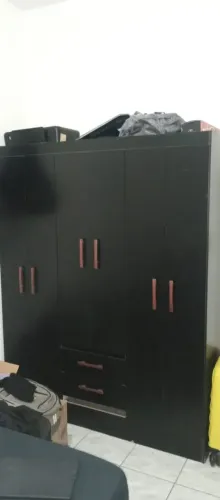 Vende-se esse guarda roupa completo <br>Em um estado bom!<br>Valor de 450,00