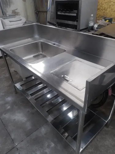 Vendo pia toda inox medida 1.60x70x90 pronta entrega região de Curitiba entrega é grátis