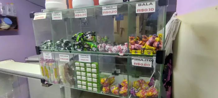 Baleiro e vitrine expositor