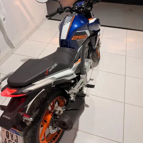 ? VENDO - Honda CB Twister 250 ABS 2020 ?