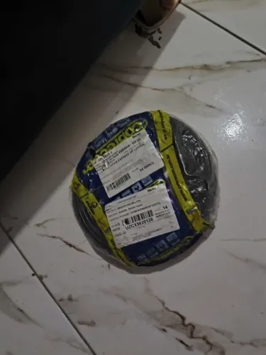 Rolos de fios avenda
