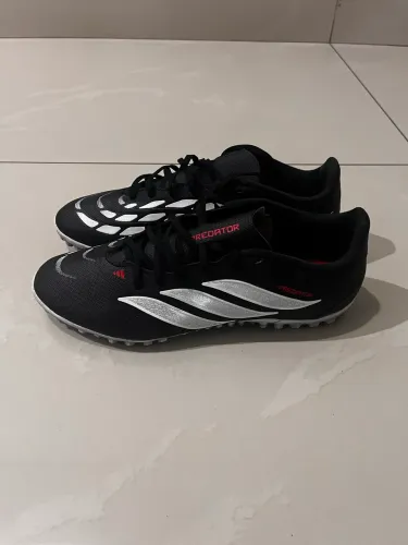 Chuteira Adidas Preta - tamanho 42