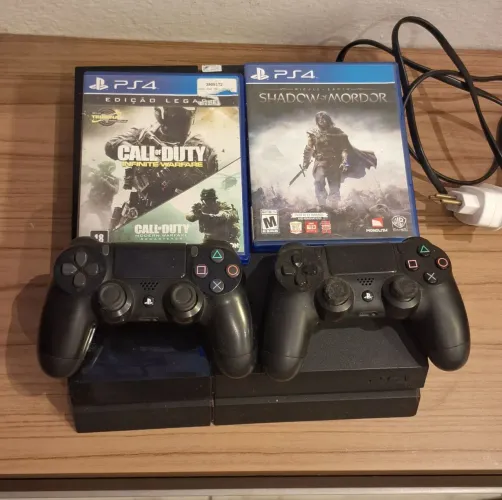 Vendo Playstation 4 em ótimo estado e revisado recentemente. 