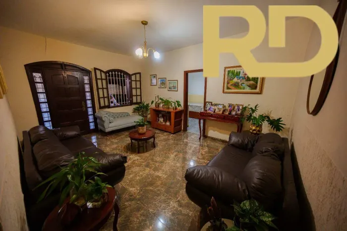 CASA ESPAÇOSA COM 8 QUARTOS, PISCINA E LOJA  SÃO GERALDO